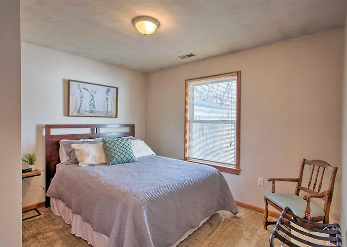 8 Mi To Lake Eerie & Dtwn Toledo! Peaceful Cottage