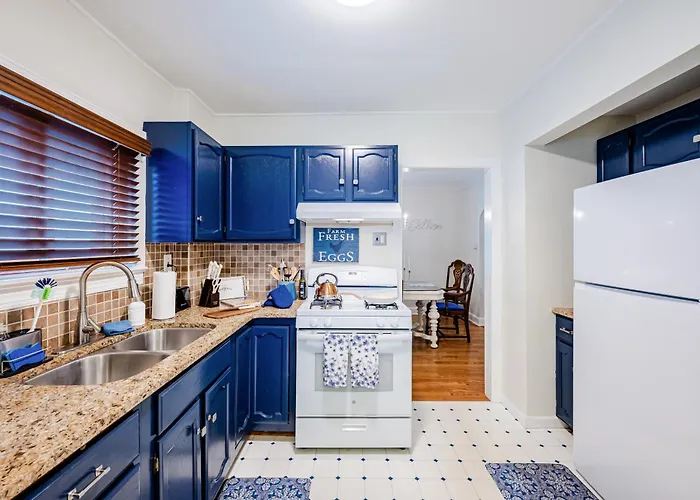 Rachel'S Private Hideaway With King Bed, Kitchen, Laundry, Parking And Big Yard